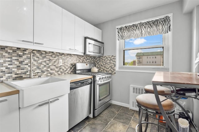 kitchen with light countertops, stainless steel appliances, and tasteful backsplash