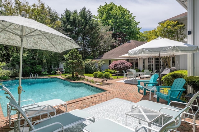 94 Schoolhouse Ln, Roslyn Heights, NY 11577 - swimming pool featuring a patio area