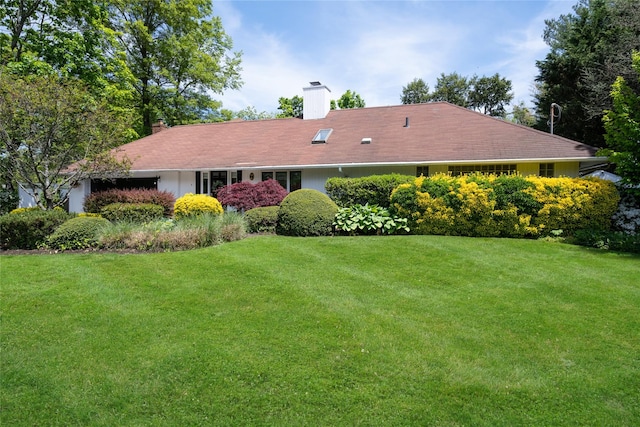 94 Schoolhouse Ln, Roslyn Heights, NY 11577 - back of house featuring a chimney and a lawn