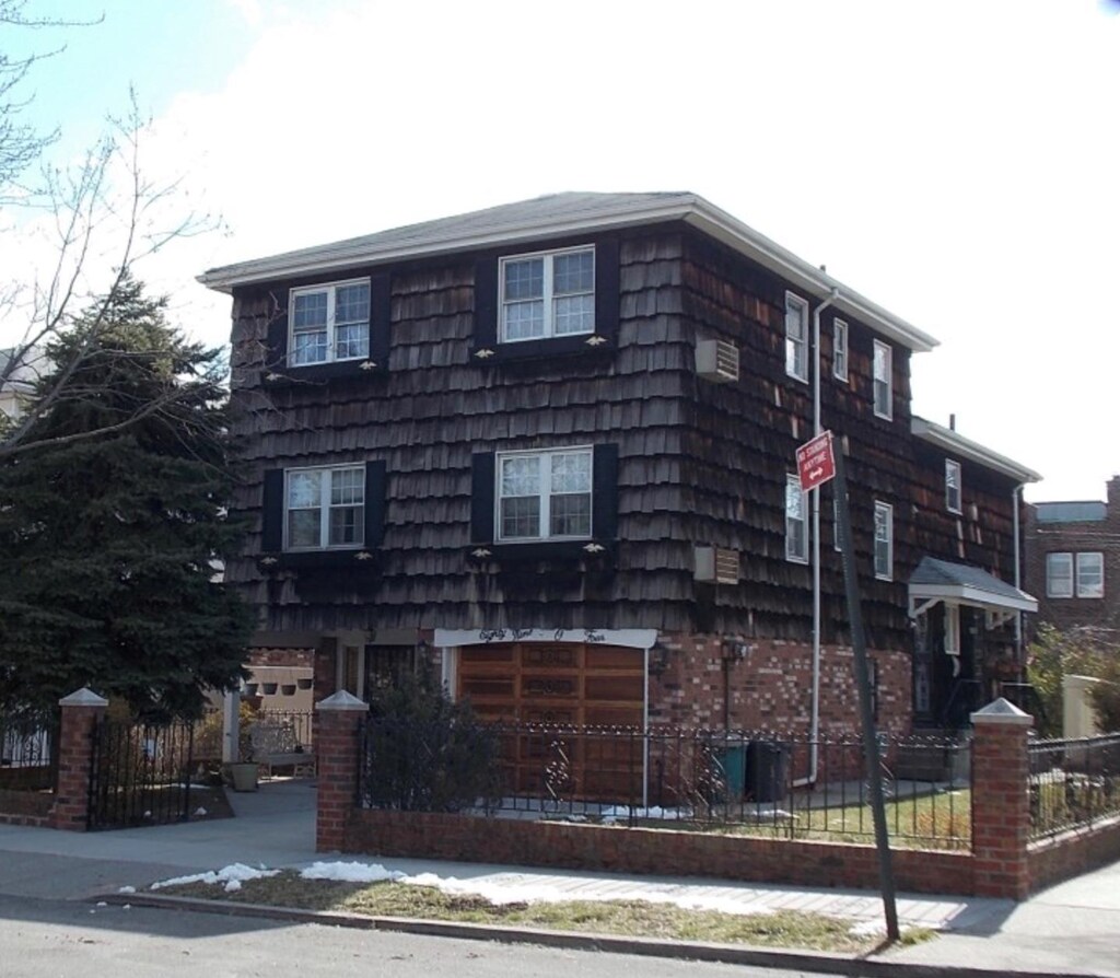 multi unit property with fence private yard