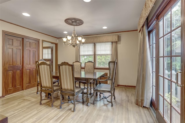dining space featuring baseboards, crown molding, light wood-style flooring, a chandelier, and recessed lighting