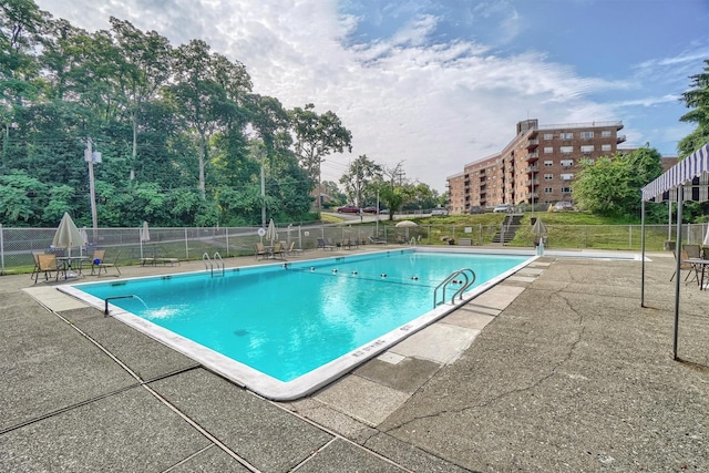 1 Lakeview Dr Unit 1L, Peekskill, NY 10566 - community pool featuring a patio and fence