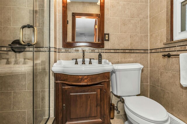 31 Elmwood Ct, Plainview, NY 11803 - bathroom with tile walls, toilet, vanity, and a tile shower