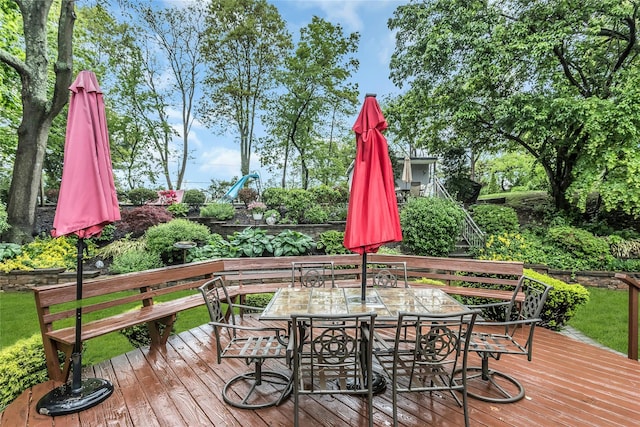31 Elmwood Ct, Plainview, NY 11803 - deck with outdoor dining area