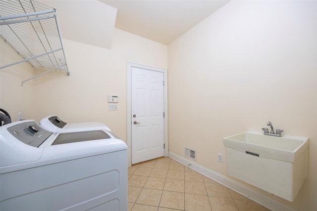 washroom with laundry area, independent washer and dryer, visible vents, baseboards, and light tile patterned flooring
