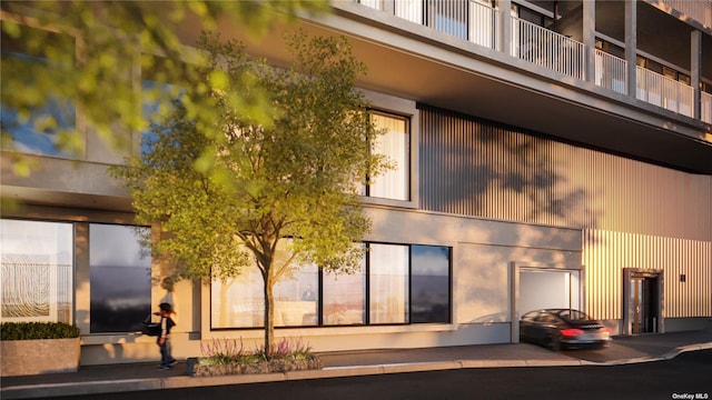 exterior space featuring a balcony