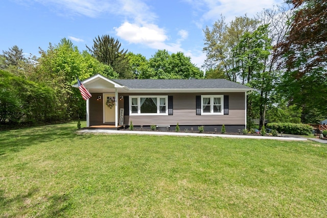 view of front of property featuring a front yard