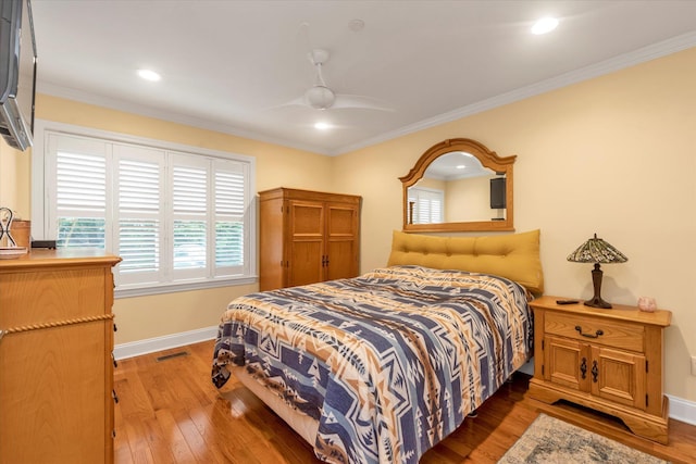 bedroom with hardwood / wood-style flooring, baseboards, crown molding, recessed lighting, and ceiling fan