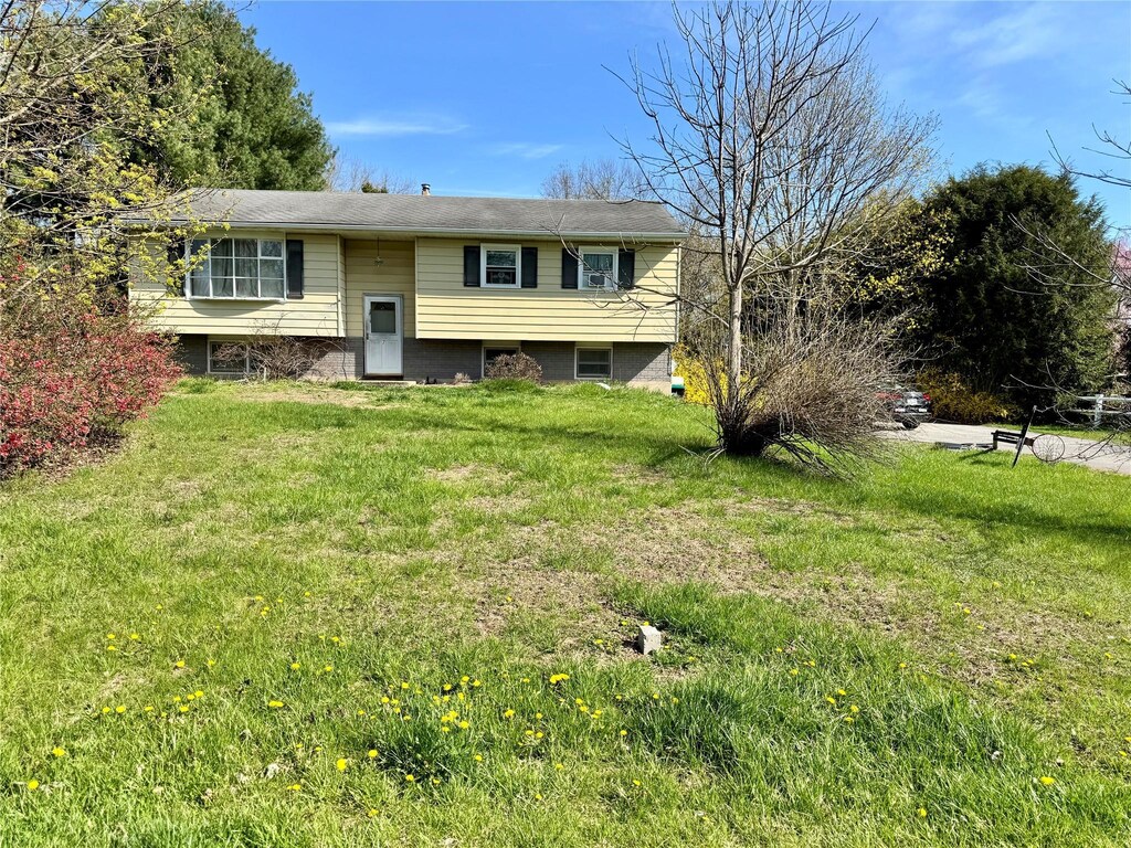 7 Jonathan Dr, Staatsburg, NY 12580 - photo 2