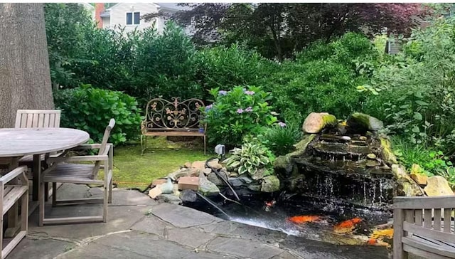 5 Samuel Ct, Syosset, NY 11791 - view of patio / terrace featuring a garden pond and outdoor dining area