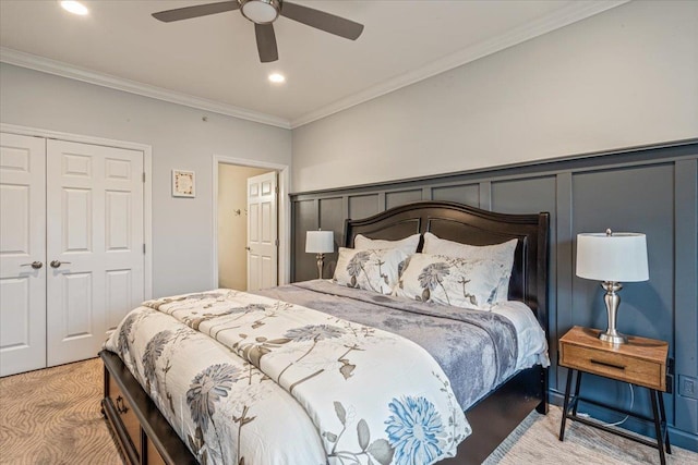 bedroom featuring light colored carpet, a closet, ornamental molding, ceiling fan, and recessed lighting