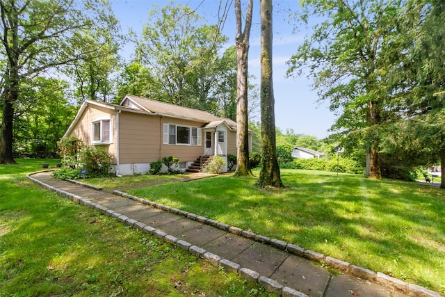 7 Cobblestone Ln, Cortlandt Manor, NY 10567 - view of front of home with a front lawn