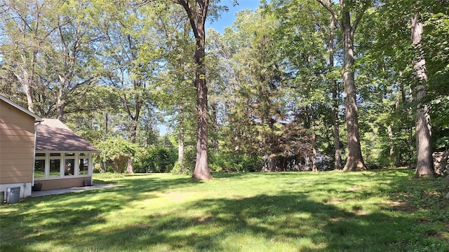 7 Cobblestone Ln, Cortlandt Manor, NY 10567 - view of green lawn