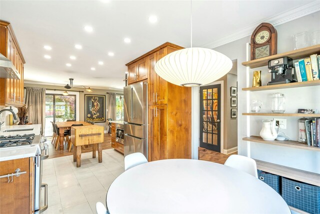dining space featuring crown molding, recessed lighting, light tile patterned floors, and baseboards