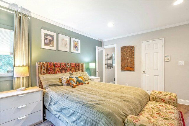 bedroom with crown molding, baseboards, and recessed lighting