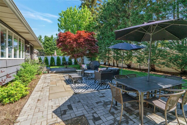 view of patio featuring outdoor dining area, a fenced backyard, and an outdoor hangout area