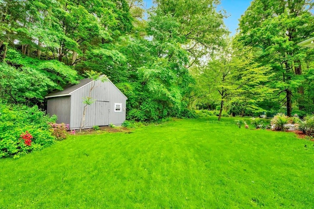 83 Sherwood Rd, Cortlandt Manor, NY 10567 - view of green lawn featuring an outbuilding