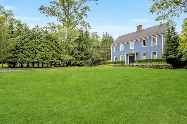 view of green lawn