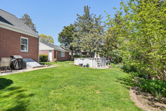 view of yard with an outdoor pool