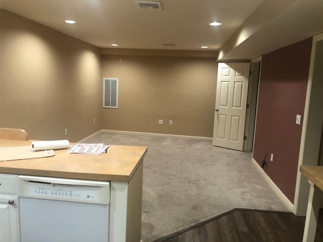 unfurnished office featuring visible vents, recessed lighting, and baseboards