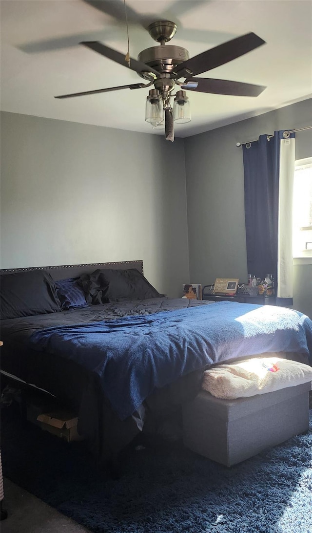 bedroom with ceiling fan