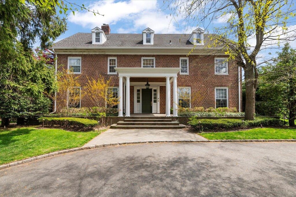 835 Pond Ln, Woodsburgh, NY 11598 - photo 1