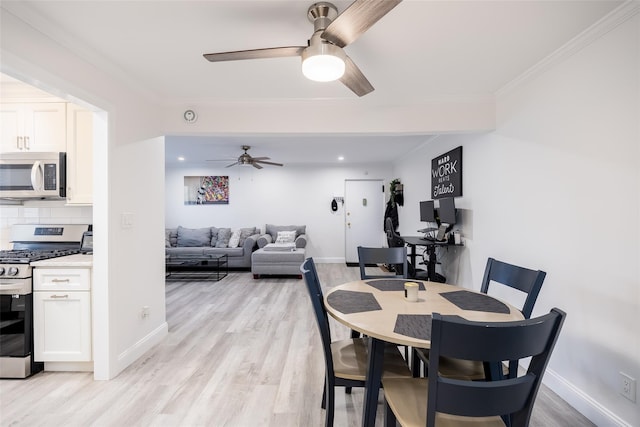 dining space featuring ceiling fan, light wood-type flooring, crown molding, and baseboards