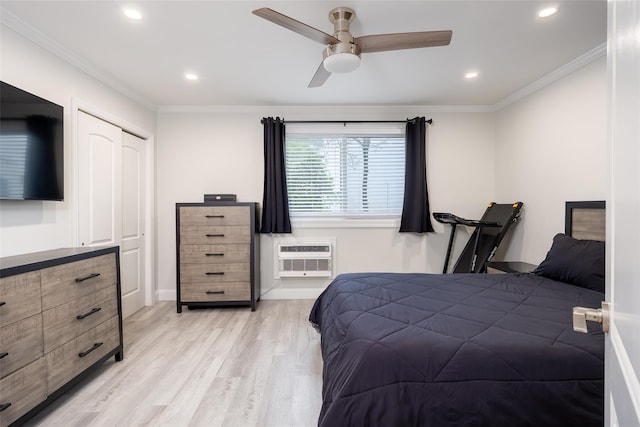 bedroom with light wood-type flooring, crown molding, recessed lighting, an AC wall unit, and a ceiling fan
