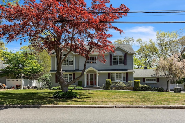 view of front of house featuring fence and a front yard