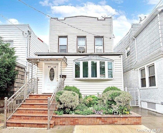 view of front of house with fence and entry steps