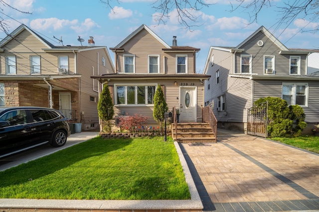 traditional-style house featuring a front yard
