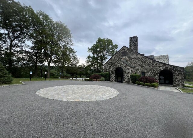 view of home's community with curved driveway