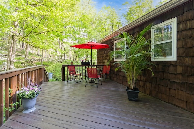 deck featuring outdoor dining space