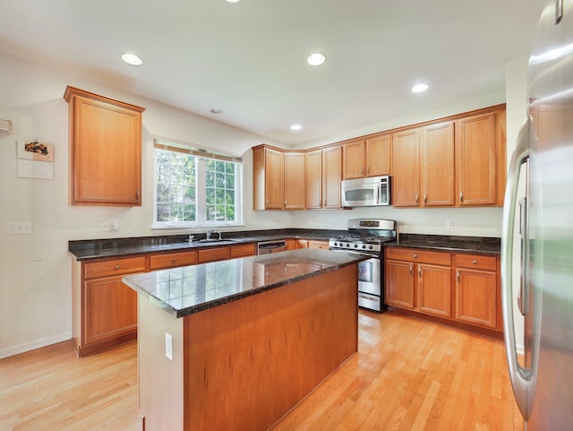 417 Vassar Pl, Fishkill, NY 12524 - kitchen featuring stainless steel appliances, a sink, light wood-style flooring, and dark stone countertops