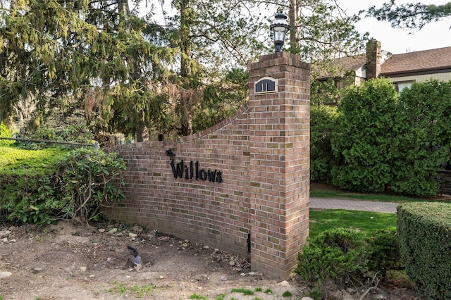 view of community / neighborhood sign