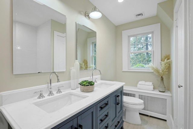 490 Bellwood Ave, Sleepy Hollow, NY 10591 - full bath with toilet and double vanity