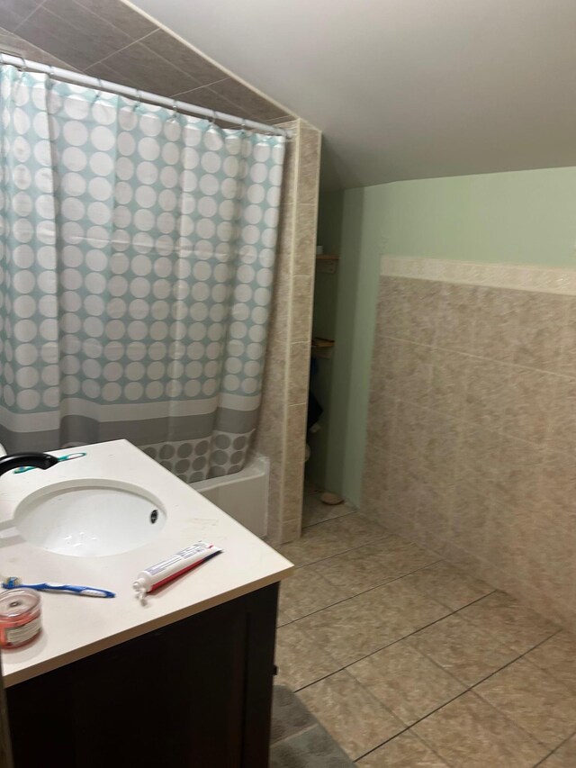 45 S Lander St, Newburgh, NY 12550 - bathroom with a shower with curtain and vanity