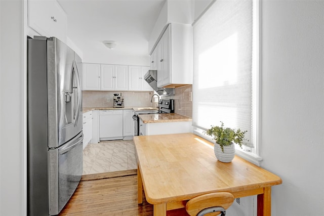 199 Guildford Ct, West Hempstead, NY 11552 - kitchen featuring appliances with stainless steel finishes, light countertops, backsplash, white cabinets, and light wood finished floors