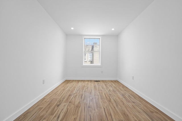 spare room with light wood-style flooring, baseboards, visible vents, and recessed lighting
