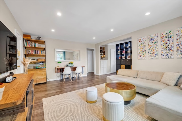living area featuring recessed lighting, baseboards, and wood finished floors