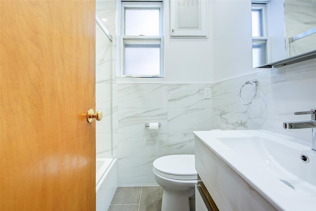34-06 81st St Unit 22, Jackson Heights, NY 11372 - bathroom featuring toilet, vanity, tile walls, and tile patterned floors