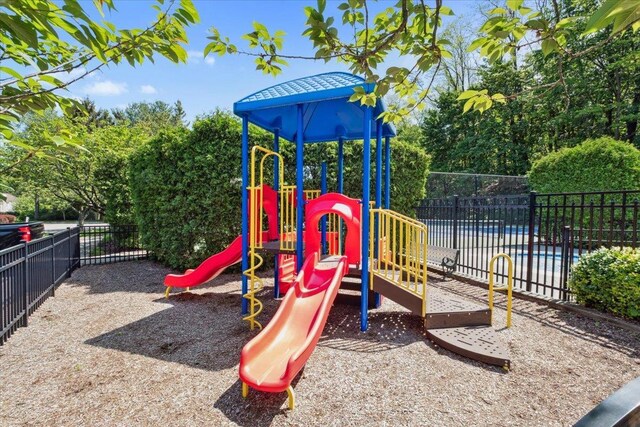 1601 Pondcrest Ln, White Plains, NY 10607 - communal playground featuring fence
