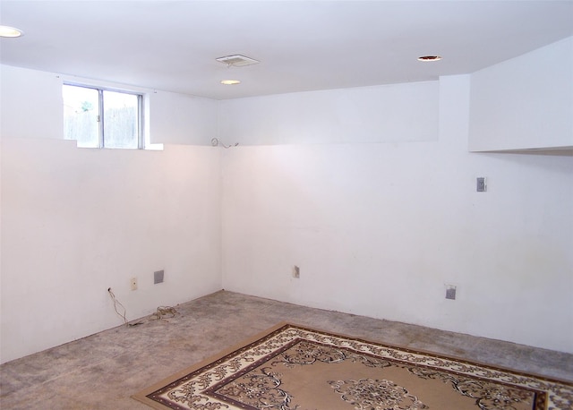 basement with carpet flooring, visible vents, and recessed lighting