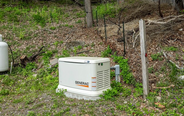 119 W Hunns Lake Rd, Stanfordville, NY 12581 - exterior view of a power unit and propane tank