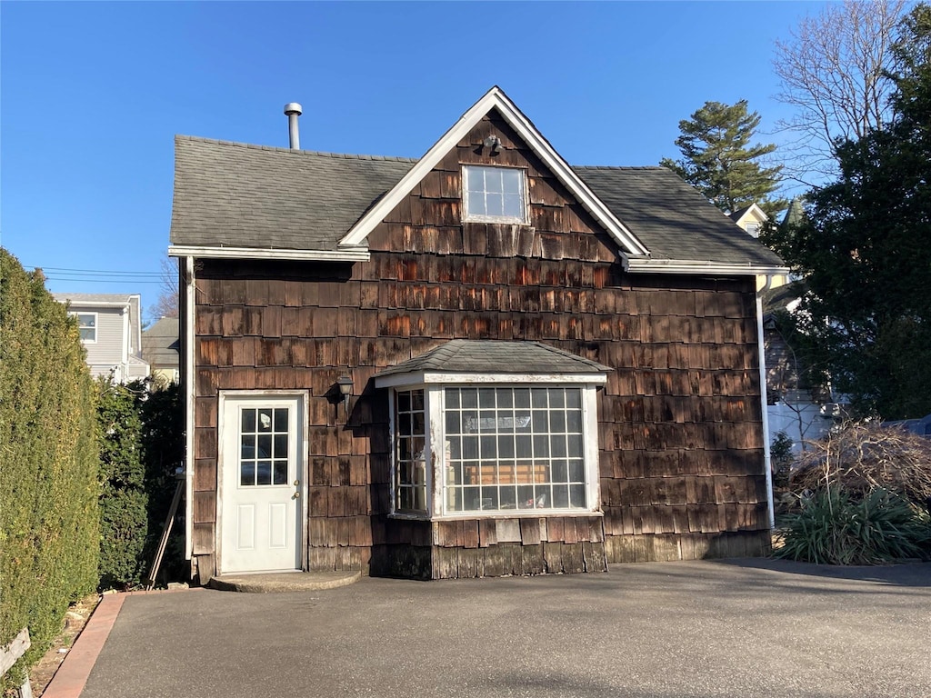 view of front of property featuring roof with shingles