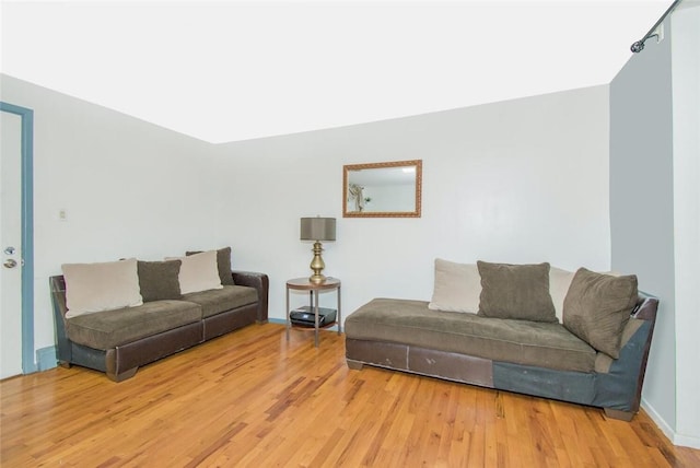living area with light wood-style flooring and baseboards