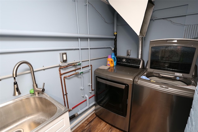 125 Kings Hwy, Congers, NY 10920 - laundry area featuring washing machine and clothes dryer and dark wood finished floors