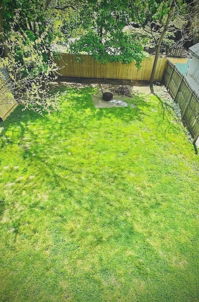 view of yard featuring a fenced backyard