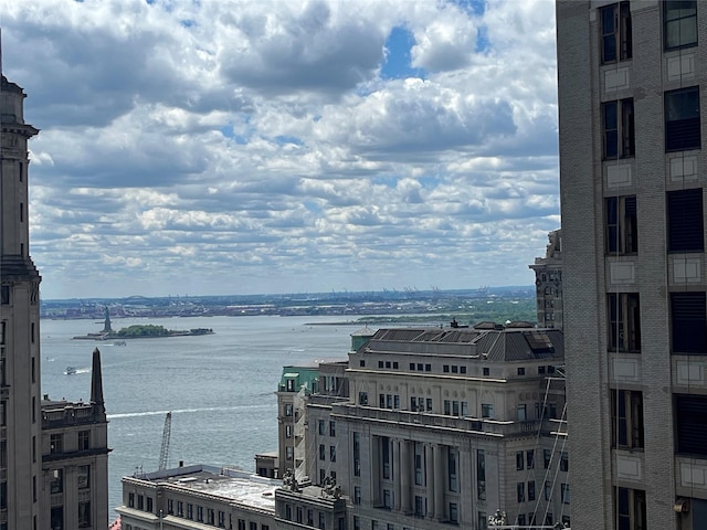 40 Broad St Unit 28H, New York Manhattan, NY 10004 - water view