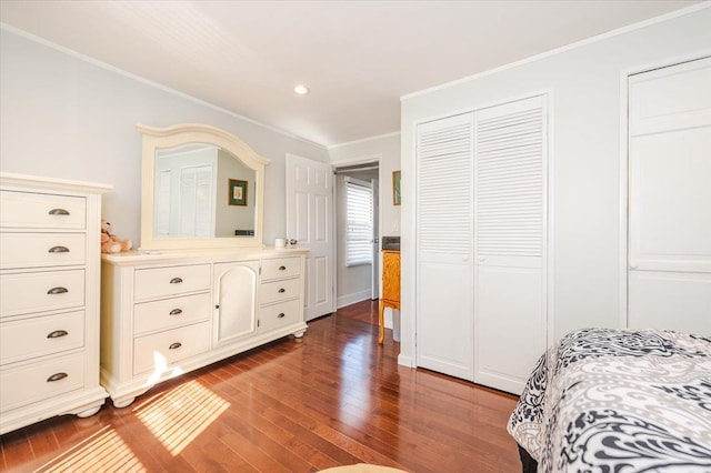 bedroom with ornamental molding, hardwood / wood-style floors, and recessed lighting